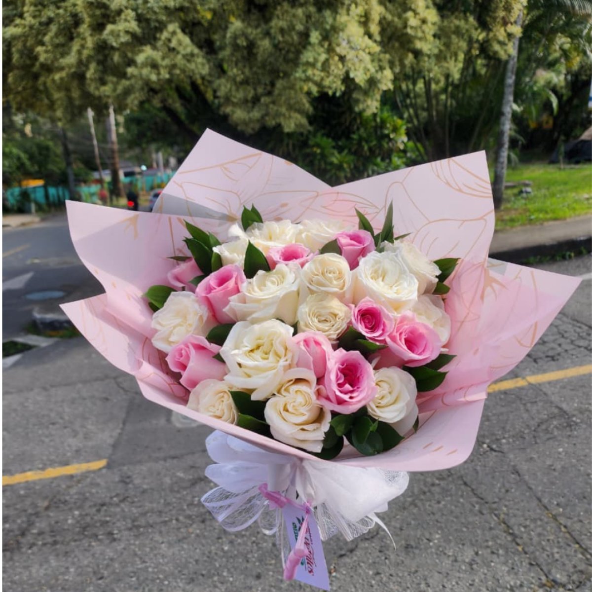 Boquet de 24 rosas en tonos pastel